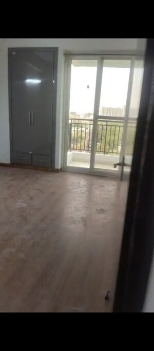 Room in 2.5 BHK Apartment at Unnati Fortune The Aranya, Sector 119 – for Rent