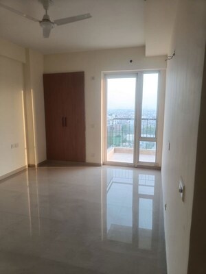 Room in 3 BHK Apartment at MCC Signature Heights, Raj Nagar Extension – for Rent