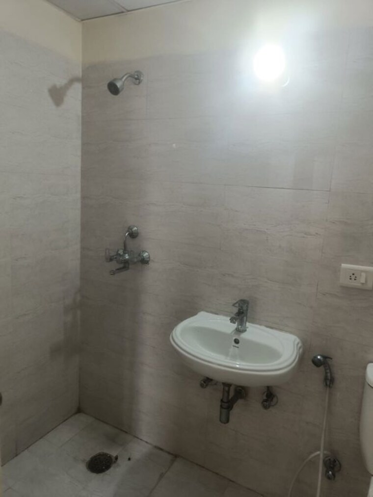 Bathroom, mcc-signature-heights 3 Bedroom 1500 Sq.Ft. Apartment In Raj Nagar Extension Ghaziabad 10377677