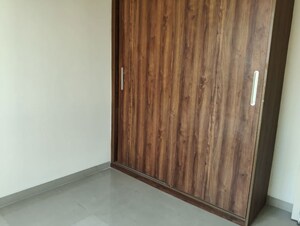 Room in 2 BHK Apartment at Emaar Emerald Estate, Sector 65 – for Rent