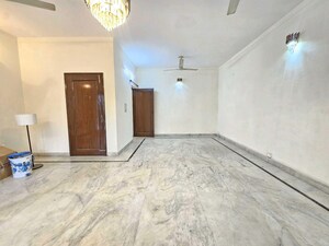 3 BHK Builder Floor For Rent in South Extension