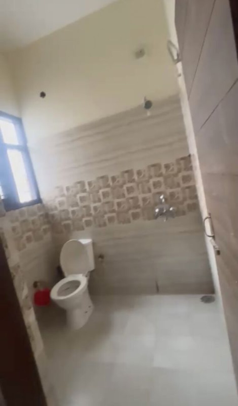 Bathroom, ghazipur 2 Bedroom 900 Sq.Ft. Builder Floor In Ghazipur Zirakpur 10377747