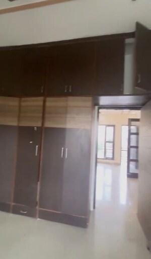 Room in 2 BHK Builder Floor at Ghazipur – for Rent