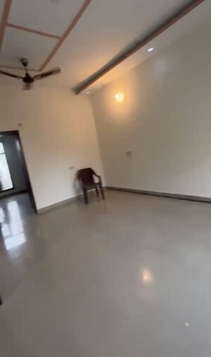 Room in 2 BHK Builder Floor at Ghazipur – for Rent