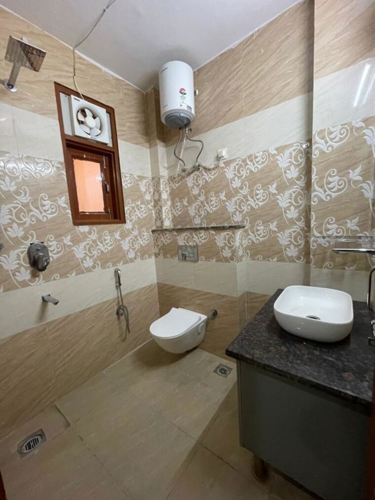 Bathroom, kanhai 1 Bedroom 500 Sq.Ft. Builder Floor In Kanhai Gurgaon 10377745