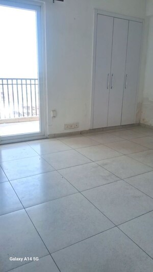 Room in 3 BHK Apartment at Motiaz Royal Citi, Ambala Highway – for Rent
