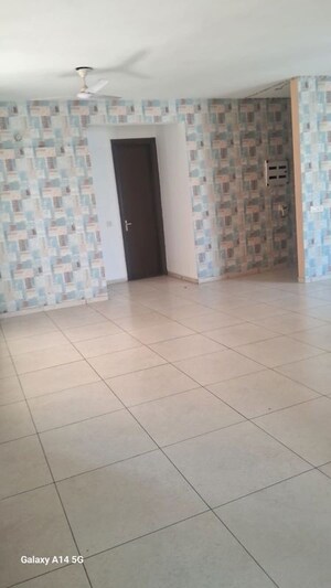 Room in 3 BHK Apartment at Motiaz Royal Citi, Ambala Highway – for Rent