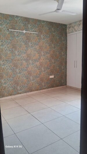 Room in 3 BHK Apartment at Motiaz Royal Citi, Ambala Highway – for Rent