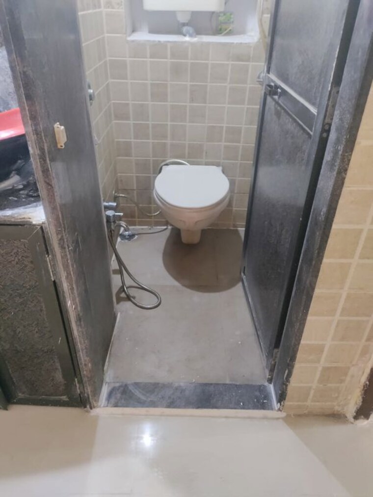 Attached Bathroom, vaishali-nagar-chs 1 Bedroom 550 Sq.Ft. Apartment In Mulund West Mumbai 10374134