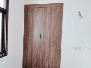 Furnished Amenities in 3 BHK Apartment at BPTP Park 81, Sector 81 – for Rent