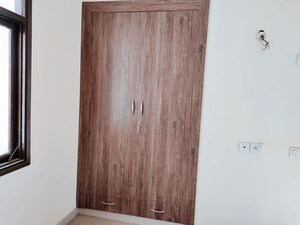 Furnished Amenities in 3 BHK Apartment at BPTP Park 81, Sector 81 – for Rent