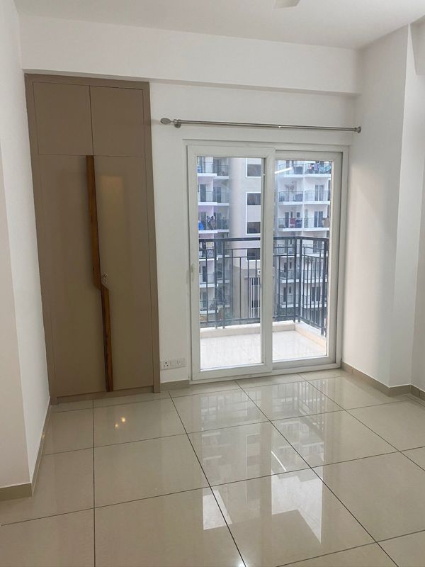3 BHK + Servant Room Apartment For Rent in BPTP Park 81