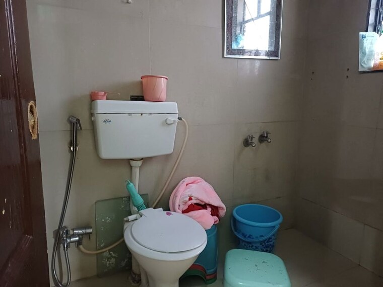 Bathroom, eisha-loreals 3 Bedroom 1500 Sq.Ft. Apartment In Kondhwa Pune 10377791