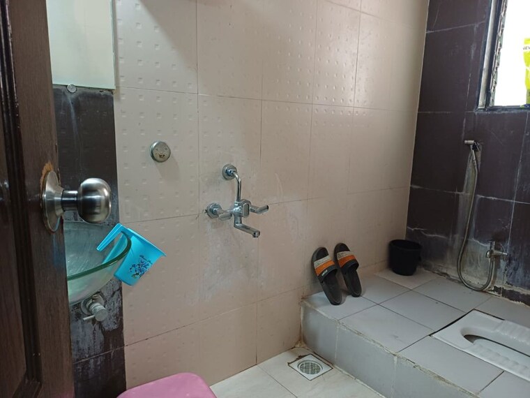 Bathroom, eisha-loreals 3 Bedroom 1500 Sq.Ft. Apartment In Kondhwa Pune 10377791