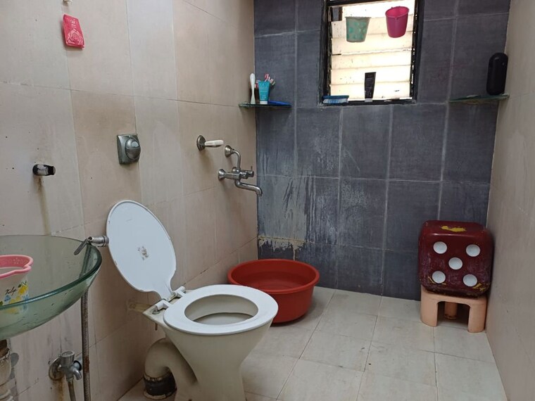 Bathroom, eisha-loreals 3 Bedroom 1500 Sq.Ft. Apartment In Kondhwa Pune 10377791