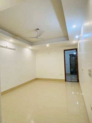 Room in 1 BHK Builder Floor at Saket – for Rent