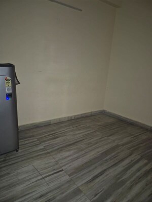 Room in 1.5 BHK Builder Floor at Mayur Vihar – for Rent
