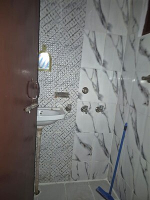 Bathroom in 1.5 BHK Builder Floor at Mayur Vihar – for Rent