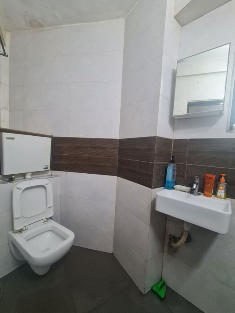 Bathroom, amrut-vani-chs 2 Bedroom 675 Sq.Ft. Apartment In Chembur Mumbai 10377815
