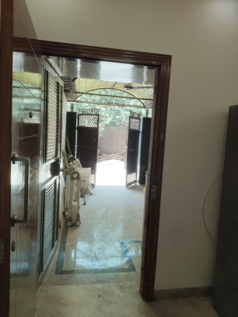 Gym, sarita vihar 3 Bedroom 1950 Sq.Ft. Builder Floor In Sarita Vihar Delhi 10377832