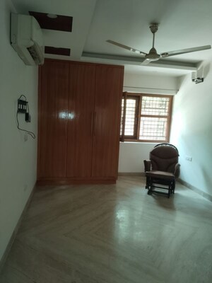 Room in 3 BHK Builder Floor at Sarita Vihar – for Rent