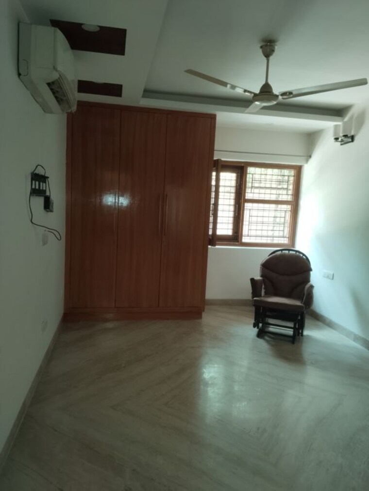 Room, sarita vihar 3 Bedroom 1950 Sq.Ft. Builder Floor In Sarita Vihar Delhi 10377832