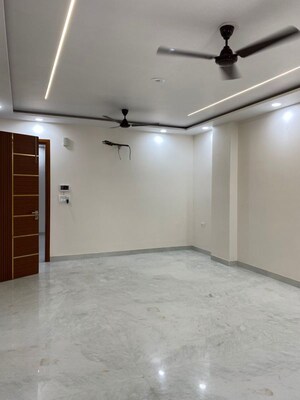 Room in 3 BHK Apartment at Vikas Puri – for Sale