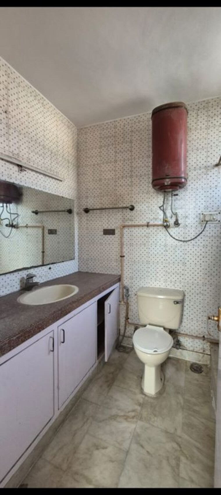 Bathroom, greater kailash i 3 Bedroom 250 Sq.Ft. Builder Floor In Greater Kailash I Delhi 10377860
