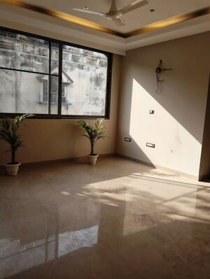 Room in 3 BHK Builder Floor at Kirti Nagar – for Sale