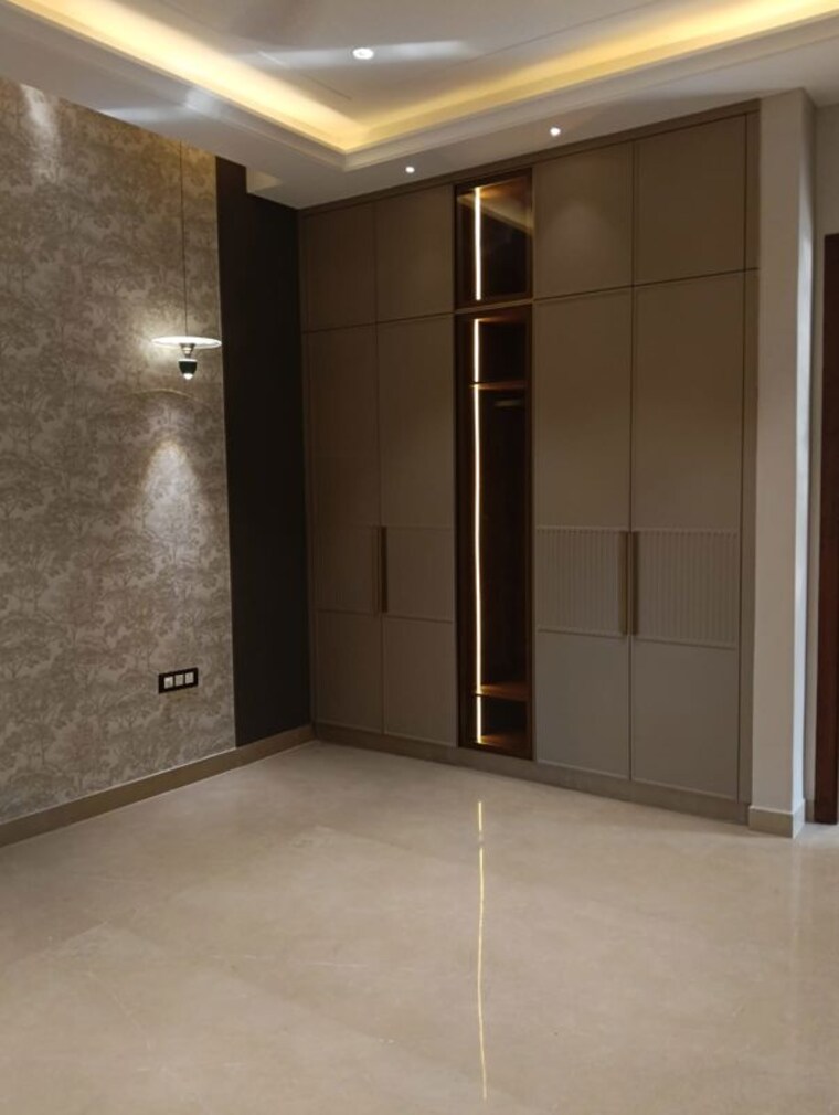 Room, kirti nagar 3 Bedroom 200 Sq.Ft. Builder Floor In Kirti Nagar Delhi 10377877