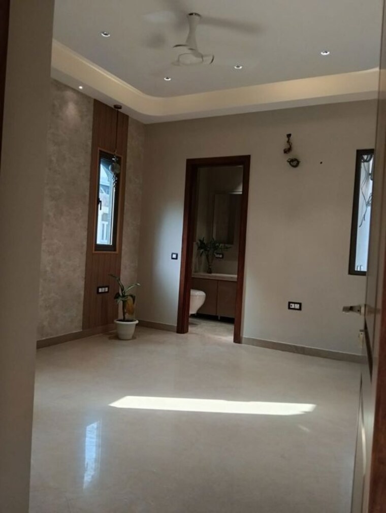 undefined, kirti nagar 3 Bedroom 200 Sq.Ft. Builder Floor In Kirti Nagar Delhi 10377877
