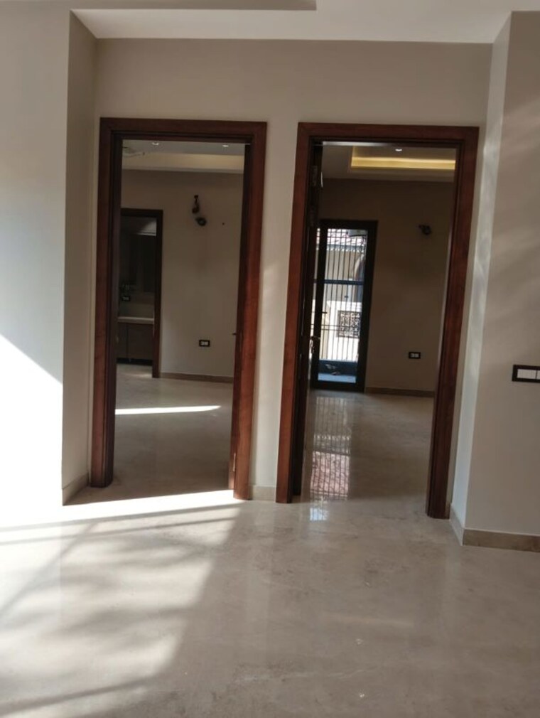 undefined, kirti nagar 3 Bedroom 200 Sq.Ft. Builder Floor In Kirti Nagar Delhi 10377877