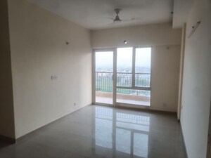 Room in 3 BHK Apartment at MCC Signature Heights, Raj Nagar Extension – for Rent