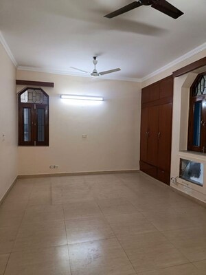 Room in 6 BHK Independent House at Sector 31 – for Sale