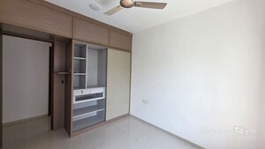 Room in 3 BHK Apartment at Kalpataru Immensa B, Kolshet Road – for Rent