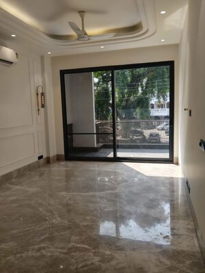 Room in 3 BHK Builder Floor at Kirti Nagar – for Sale