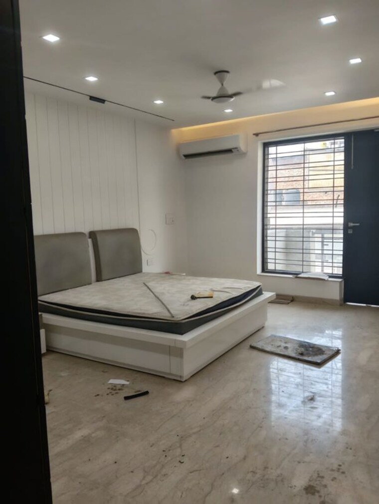 Living Room, mansarover garden 4 Bedroom 300 Sq.Ft. Builder Floor In Mansarover Garden Delhi 10377899