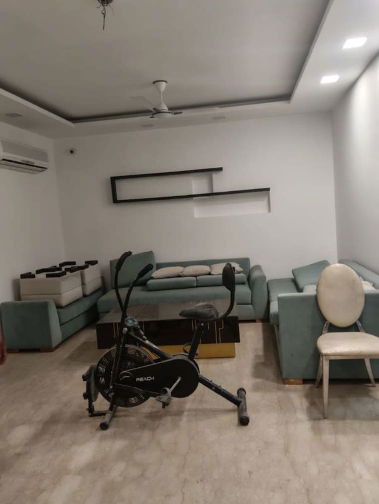 Team Area, mansarover garden 4 Bedroom 300 Sq.Ft. Builder Floor In Mansarover Garden Delhi 10377899