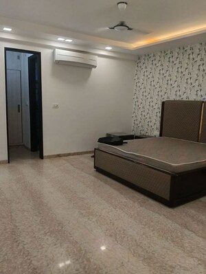 Room in 4 BHK Builder Floor at Mansarover Garden – for Sale