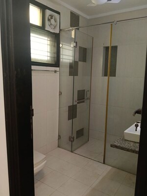 Building Lobby in 4 BHK Builder Floor at Mansarover Garden – for Sale