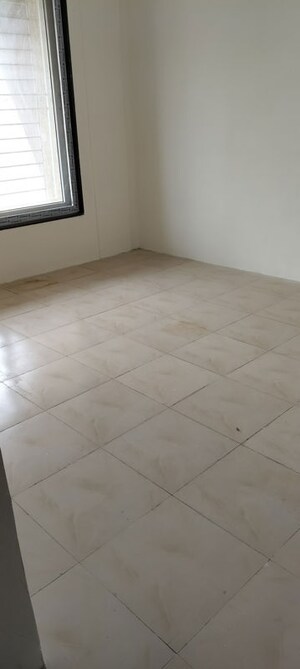 Room in 2.5 BHK Apartment at Empire Square, Chinchwad – for Rent