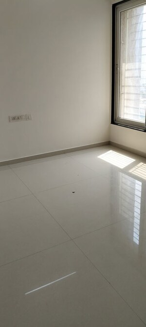 Room in 2.5 BHK Apartment at Empire Square, Chinchwad – for Rent