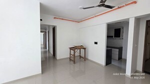 Room in 3 BHK Apartment at Kalpataru Immensa B, Kolshet Road – for Rent