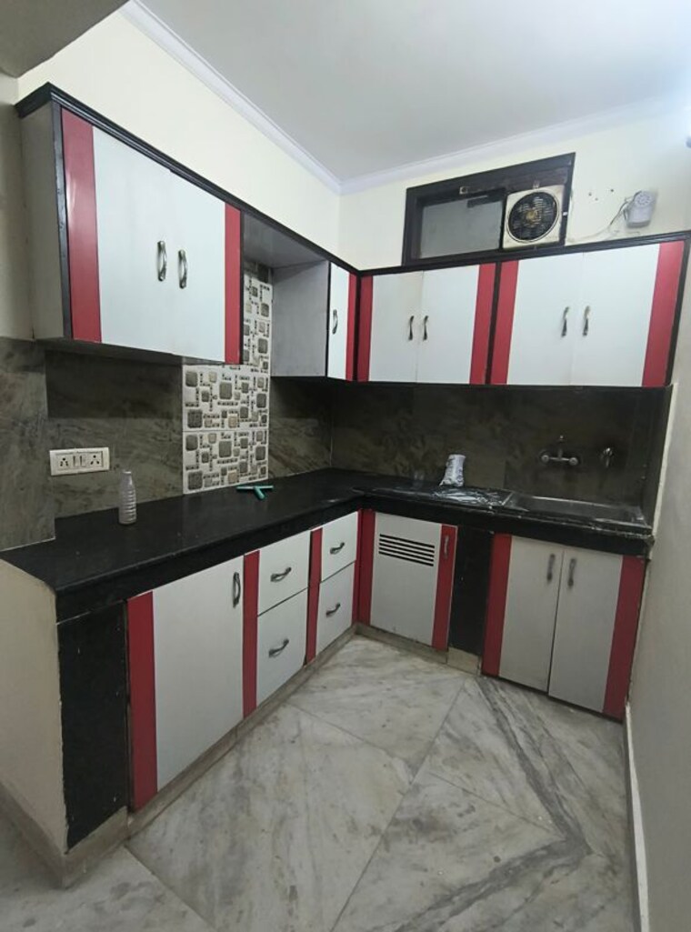 Kitchen, giri nagar 2 Bedroom 810 Sq.Ft. Builder Floor In Giri Nagar Delhi 10378039