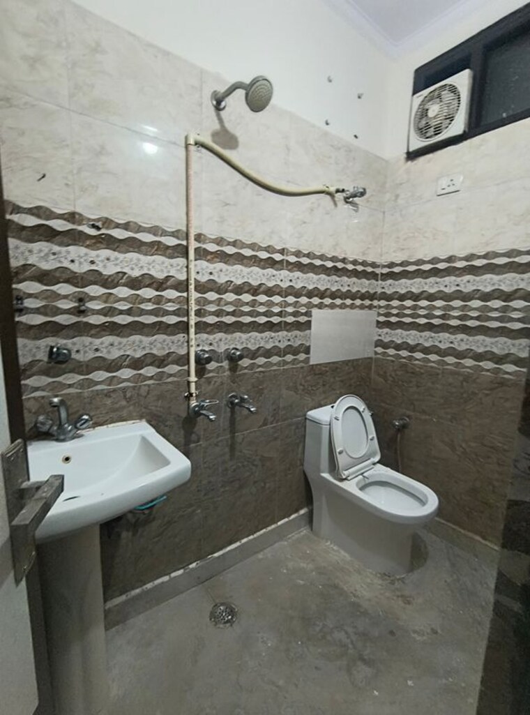 Bathroom, giri nagar 2 Bedroom 810 Sq.Ft. Builder Floor In Giri Nagar Delhi 10378039