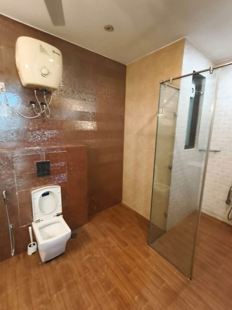 Bathroom, anupam garden 6+ Bedroom 850 Sq.Yd. Independent House In Anupam Garden Delhi 10378069