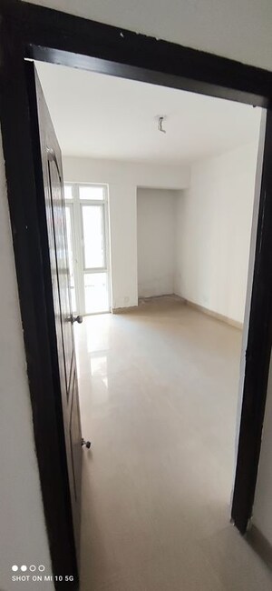 Room in 3 BHK Apartment at KLJ Platinum Heights, Sector 77 – for Sale