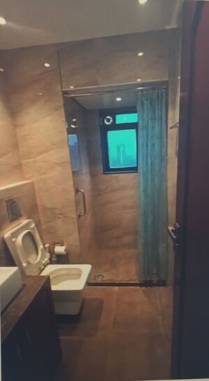 Furnished Amenities in 2.5 BHK Apartment at Jolly Maker Apartment, Cuffe Parade – for Rent