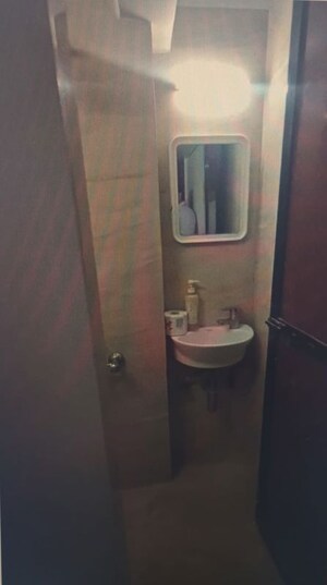 Bathroom in 2.5 BHK Apartment at Jolly Maker Apartment, Cuffe Parade – for Rent