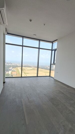 Room in 4 BHK Apartment at Piramal Mahalaxmi, Mahalaxmi – for Rent